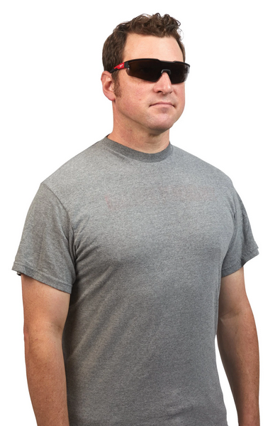 Okulary ochronne ciemne Milwaukee 4932471882 4.png